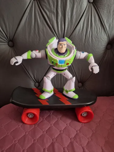 Buzz Lightyear Skateboard Toy skate fricção