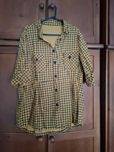 Camisa xadrez amarela e preta estilo bata
