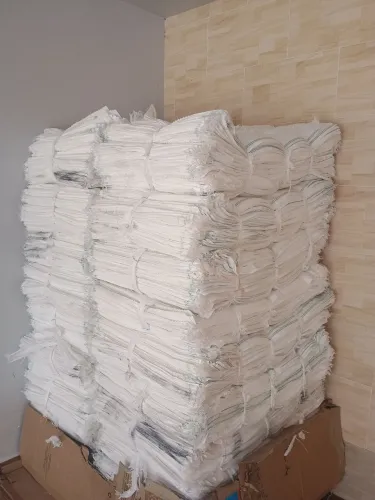 Sacos vazios de ráfia novos