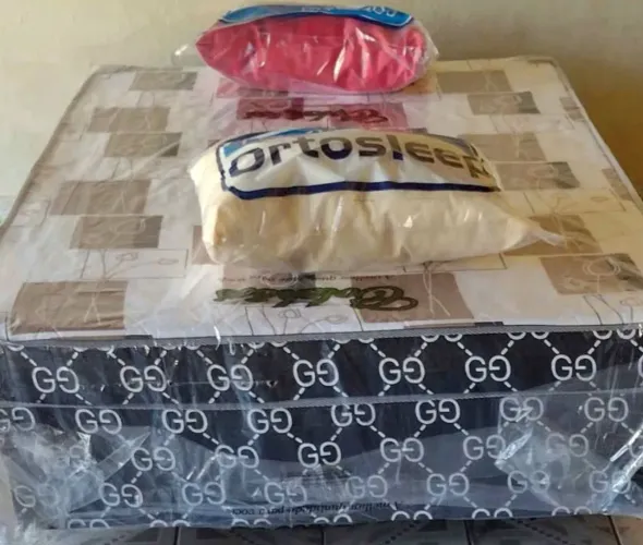  Box Colchão conjugada e dois  travesseiros Ortosleep e Gucci