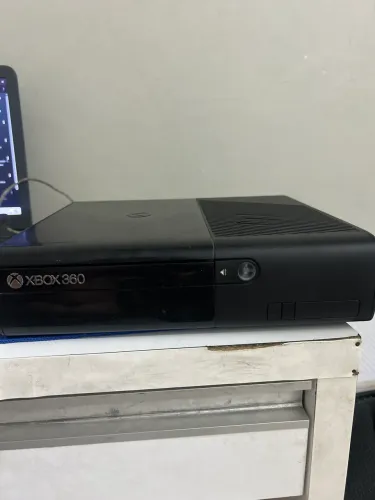 Xbox 360 semi novo