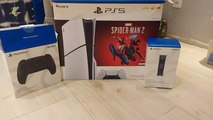 Ps5 slim com 2 controles e base de carregamento   