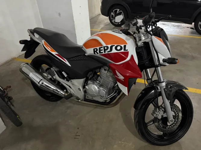 Moto Honda CB300 Repsol