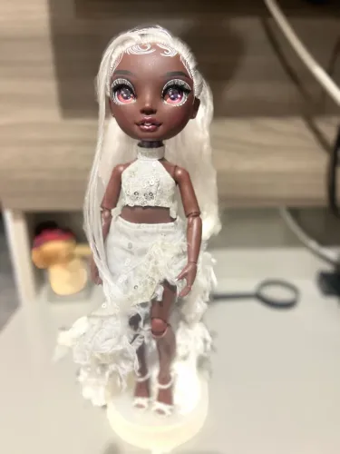 Boneca Rainbow High