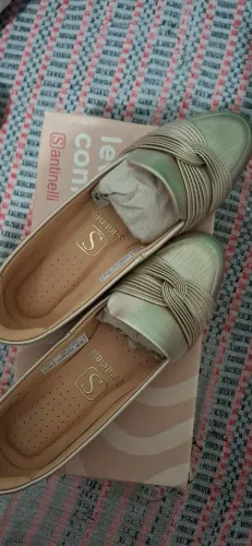 Sapatilha Dourada Santinelli - Conforto e Estilo!