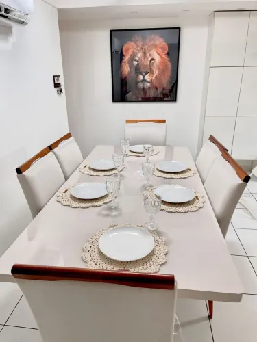 Mesa de Jantar com 6 Cadeiras - Semi Nova - Madeira Maciça + Vidro - Aproveite!