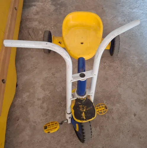 Triciclo infantil usado
