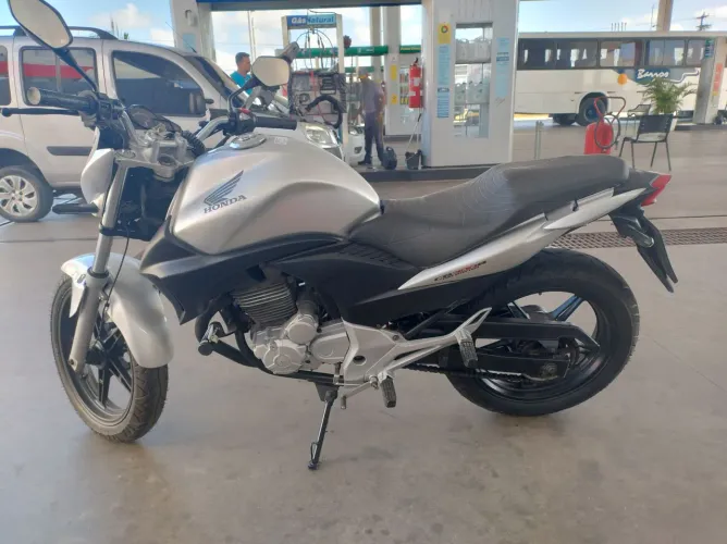 CB 300 modelo 2010