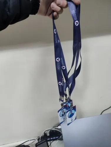 Crachás e Cordões para Eventos -Grafitte Brindes