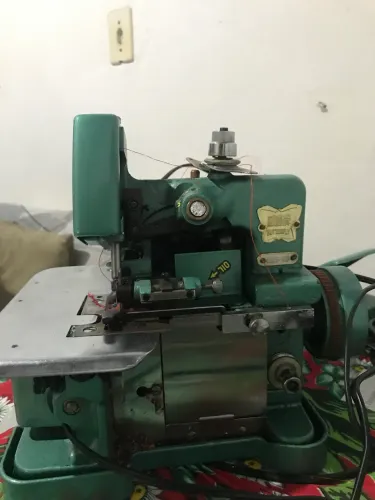 Vendendo máquina overloque 