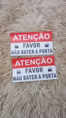 Adesivos 'Não Bater na Porta'
