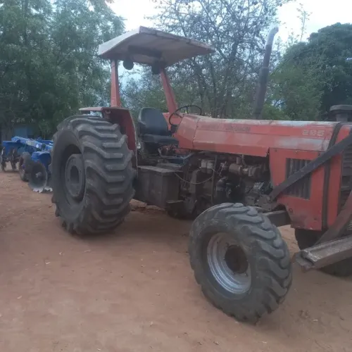Tratores e máquinas agriculas