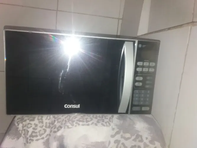 Microondas da consul espelhado.20 L.prateado em exelente estado.