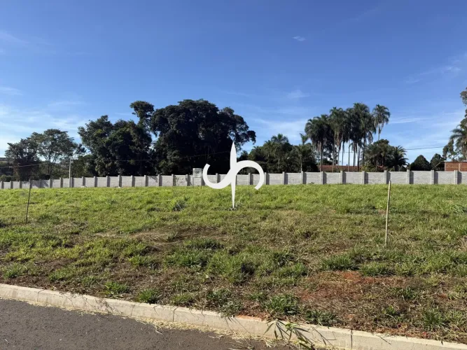 Lote à venda no Condomínio Petit Trianon  250m²