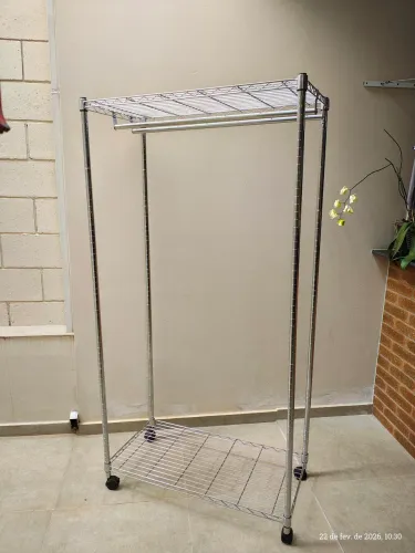 Arara Aço Inox 1,45 x ,90 x ,45 cm com Roldanas de travamento.