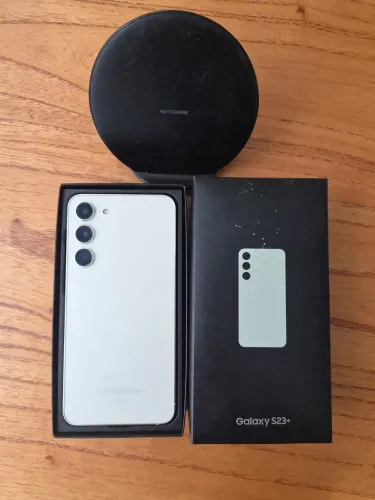 Samsung S23 Plus 256GB, mau contato no conector do carregador, carrega por indução