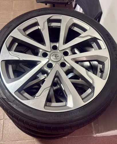 Rodas aro 20? único dono, compradas zero, modelo original Corolla Cross.