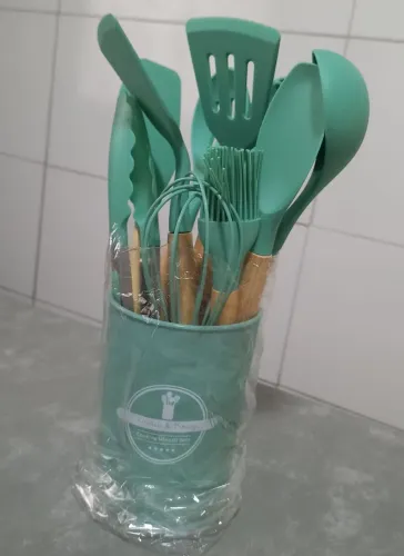 Kit LINDO de utensílios pra cozinha com 12 peças NOVO É SO ENTRAR EM CONTATO 