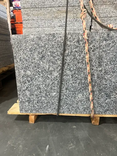 Granito cinza andorinha 272 peças   41,37 M2 