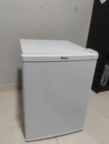 Vendo frigobar da marca Philco 68L, apenas um ano é meio de uso chama no ZAP *77