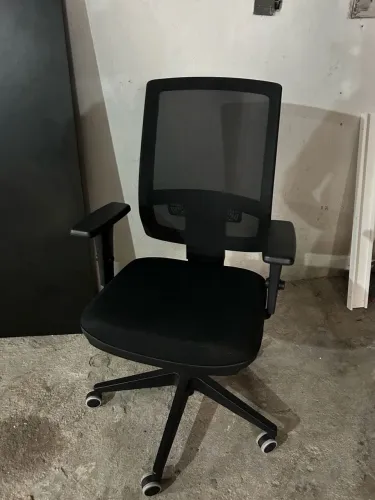 Cadeira de escritório ergonômica 