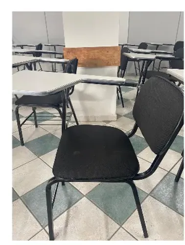 Cadeira Universitária preta com braço