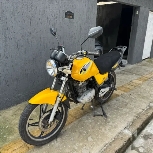 SUZUKI YES 2010 AMARELA 