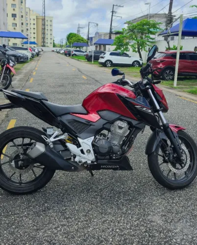 HONDA CB 300F 2025