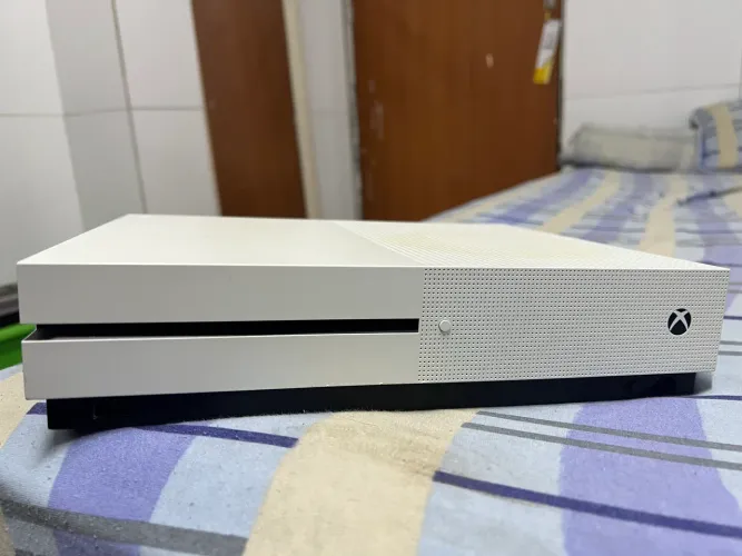 Xbox One S 500 GB + 1 Controle Original