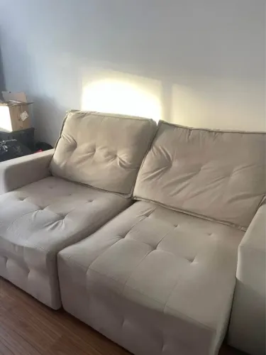 Sofá retrátil e reclinável bege suede