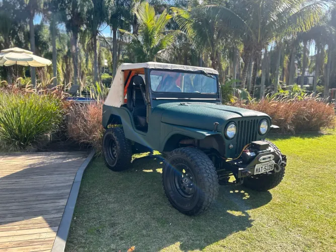 Willys Overland Jeep 2.6 12V Gasolina 2P 1977