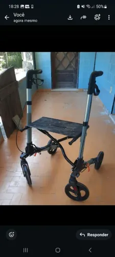 Vendo andador de 4 rodas