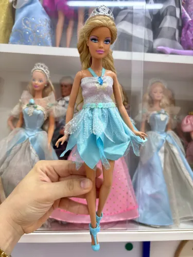 Barbie polegarzinha
