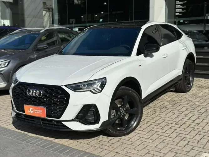 Audi Q3 SPB Perf. Black 2.0 TFSI Tipt. Quat. 2022