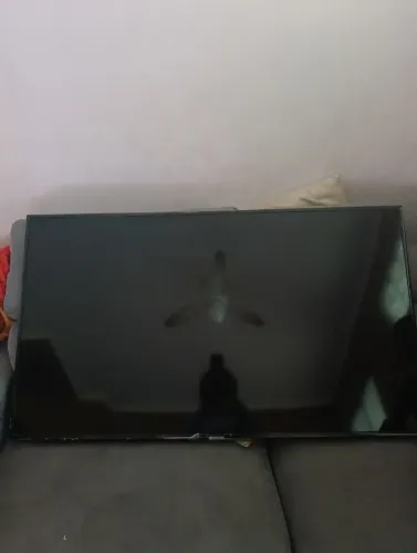 Vende_se esta televisão de 55 polegadas para concerto ou retirada de peças.