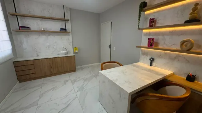 Consultório para aluguel possui 16 metros quadrados em Jardim Social - Curitiba - PR