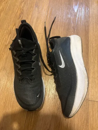 NIKE ZOOM FLY 4