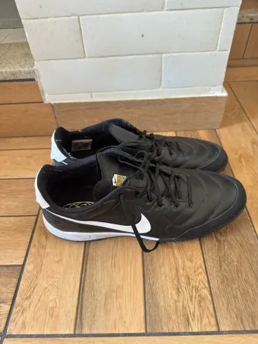 Chuteira society Nike Premier número 45