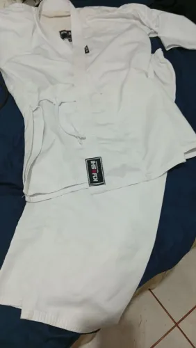 Kimono infantil tamanho 0 em ótimo estado - semi novo ?