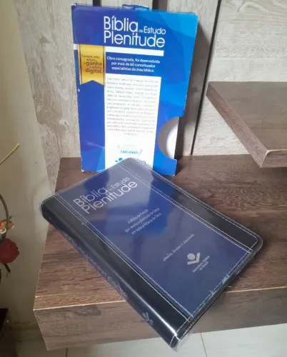 Bíblia de estudo plenitude azul nobre ( praticamente nova)