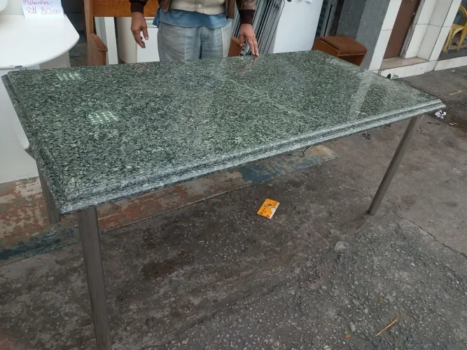 Mesa Linda Tampo em Granito Ótimo Estado