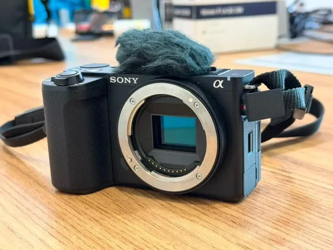 Camera Sony Zve-10 Ii Com Lente 16-50mm F3.5-5.6 Oss Ii 27 Mp