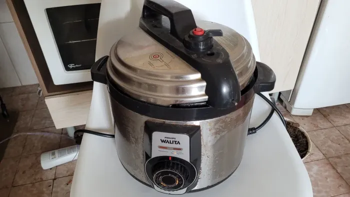 Panela de pressão elétrica Philips Walita, esquenta muito bem, mas pressão está fraca.