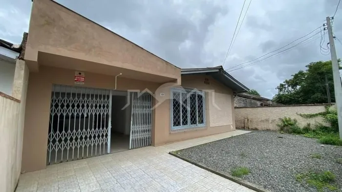 CASA COM 03 DORMITÓRIOS NO BOEHMERWALD!