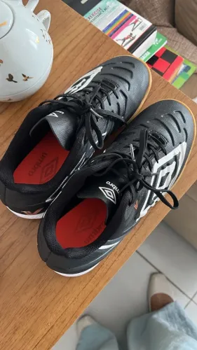 Chuteira de futsal umbro pro V