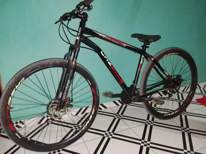 Vendo bicicleta cazelle, tudo novo, só o amortecedor que tem que lubrificar