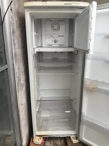Geladeira com defeito