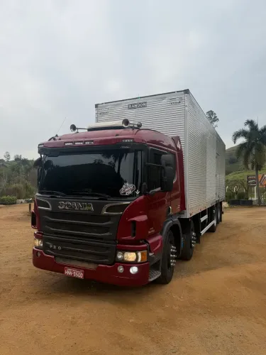 Scania P310 8x2 Baú