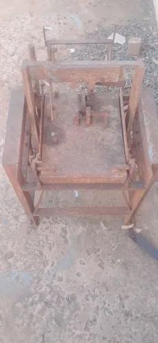 Maquina de fazer tijolo artesanal