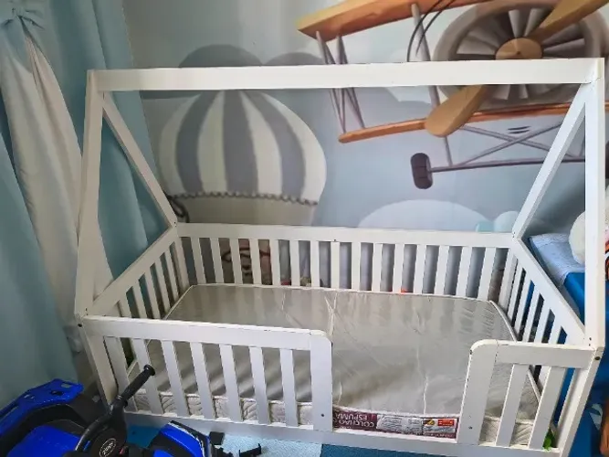Cama montessoriana infantil